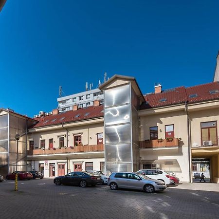 Understreet Studio With Private Parking Košice Exterior foto