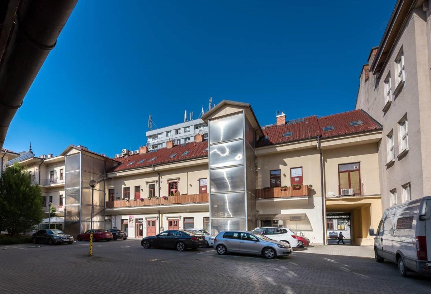 Understreet Studio With Private Parking Apartamento Košice Exterior foto